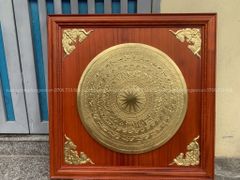 Tranh Trống Đồng Mặt Trống Khung Gỗ Hương Dát Vàng Kích Thước 90*90 Cm Khung Vuông