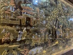 Tranh Đồng Vinh Quy Bái Tổ Kích Thước 255*155 Cm Nền Vàng Cạo Xước khung trơn
