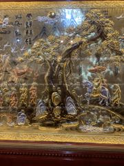 Tranh Đồng Vinh Quy Bái Tổ Kích Thước 230*120 Cm Nền Vàng Cạo Xước khung trơn