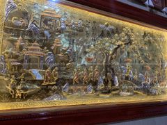 Tranh Đồng Vinh Quy Bái Tổ Kích Thước 230*120 Cm Nền Vàng Cạo Xước khung trơn