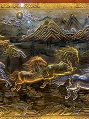 Tranh Đồng Mã Đáo Thành Công 230*120 Cm Nền Vàng Cạo Xước Khung Hoa Tây