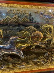 Tranh Đồng Mã Đáo Thành Công 197*107 Cm Nền Vàng Cạo Xước Khung Hoa Tây