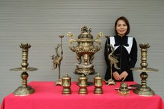 Bộ Đỉnh Đồng Ngũ Sự Đồng Vàng Song Long Chầu Nguyệt Màu Hai Công Nghệ Cao 60 Cm+ Bộ Ba Đài