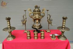 Bộ Đỉnh Đồng Ngũ Sự Đồng Vàng Song Long Chầu Nguyệt Màu Hai Công Nghệ Cao 60 Cm+ Bộ Ba Đài