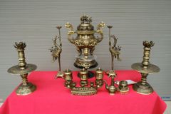 Bộ Ngũ Sự Bằng Đồng Vàng Song Long Chầu Nguyệt Màu Hai Công Nghệ Cao 60 Cm+Ngai Chén + Bộ Ba Đài