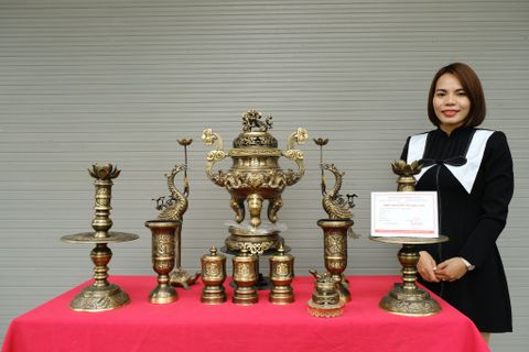 Bộ Ngũ Sự Bằng Đồng Vàng Song Long Chầu Nguyệt Màu Hai Công Nghệ Cao 60 Cm+ Bộ Ba Đài + Ống Hương