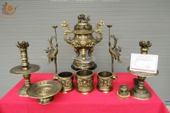 Bộ Đỉnh Đồng Ngũ Sự Đồng Vàng Song Long Chầu Nguyệt Màu Hai Công Nghệ Cao 60 Cm+ Mâm 30+ Bộ Bát Hương