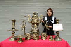 Bộ Đỉnh Đồng Ngũ Sự Đồng Vàng Song Long Chầu Nguyệt Màu Hai Công Nghệ Cao 60 Cm+ Mâm 30+ Bộ Bát Hương