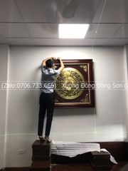 Tranh Trống Đồng Dát Vàng Vẽ Nền Đen Kích Thước 90*90 Cm Khung Vuông