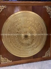 Tranh Trống Đồng Khung Gỗ Gõ Dát Vàng Kích Thước 107*107 Cm Khung Vuông