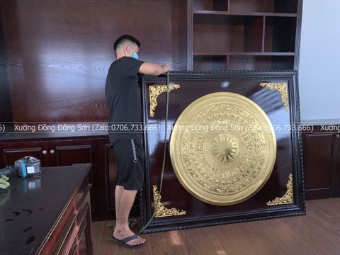 Tranh Trống Đồng Dát Vàng Kích Thước 155*135 Cm Khung Chữ Nhật