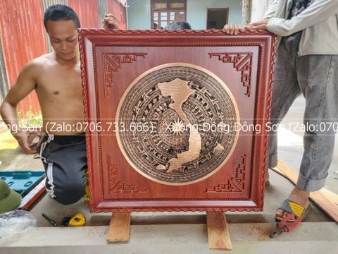 Tranh Trống Đồng Đỏ Đúc Có Bản Đồ Khung Hương Kích Thước 90*90 Cm Khung Vuông