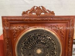 Tranh Trống Đồng Ngũ Phúc Mặt Đúc Khung Gỗ Hương Đỏ Kích Thước 100*100 Cm Khung Vuông