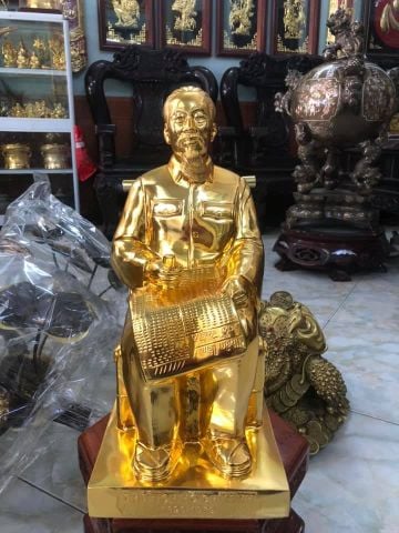 Tượng Đồng Bác Hồ Ngồi Ghế Mây Cao 61 Cm Mạ Vàng 9999
