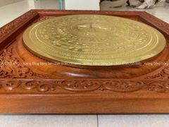 Tranh Trống Đồng Khung Gỗ Gõ Dát Vàng Kích Thước 80*80 Cm Khung Vuông