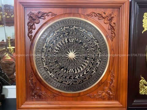 Tranh Trống Đồng Đỏ Đúc Khung Hương Kích Thước 90*90 Cm Khung Vuông