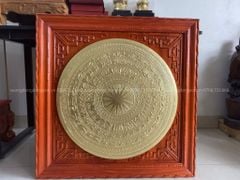 Tranh Trống Đồng Mặt Trống Dát Vàng Thúc Tay Kích Thước 80*80 Cm Khung Vuông