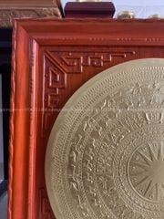 Tranh Trống Đồng Mặt Trống Dát Vàng Thúc Tay Kích Thước 80*80 Cm Khung Vuông