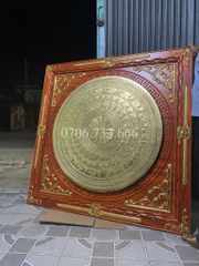 Tranh Trống Đồng Mặt Trống Thúc Tay Khung Gỗ Hương Dát Vàng Kích Thước 140*140 Cm Khung Vuông