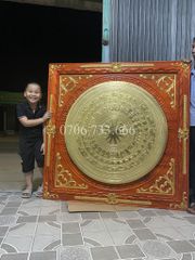 Tranh Trống Đồng Mặt Trống Thúc Tay Khung Gỗ Hương Dát Vàng Kích Thước 140*140 Cm Khung Vuông