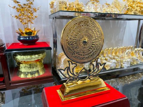 Tranh Quà Tặng - Mặt-Trống-Đồng Đế Hoa Sen Hai Mặt Kích Thước Cao 26Cm