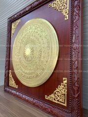 Tranh Trống Đồng Dát Vàng Kích Thước 90*90 Cm Khung Vuông Đục Hoa Văn