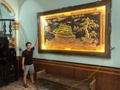 Tranh Thuận Buồm Xuôi Gió Kích Thước 330 x180  Đồng Vàng Nền Đen Dát  - Khung Sồi Đục Hoa Văn