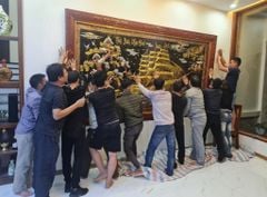 Tranh Thuận Buồm Xuôi Gió Kích Thước 330 x180  Đồng Vàng Nền Đen Dát  - Khung Sồi Đục Hoa Văn