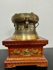 Trống Đồng Đông Sơn Đường Kính 25Cm + Đế Gỗ Hương - Chất Liệu Đồng Vàng