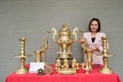 Bộ Ngũ Sự Bằng Đồng Vàng Song Long Chầu Nguyệt Cao 60 Cm+ Ống Hương 29cm+ Ba Đài + Bộ Ngai Chén