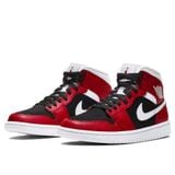  Air Jordan 1s mid 'Chicago Bull' 