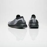  Ultraboost Laceless 