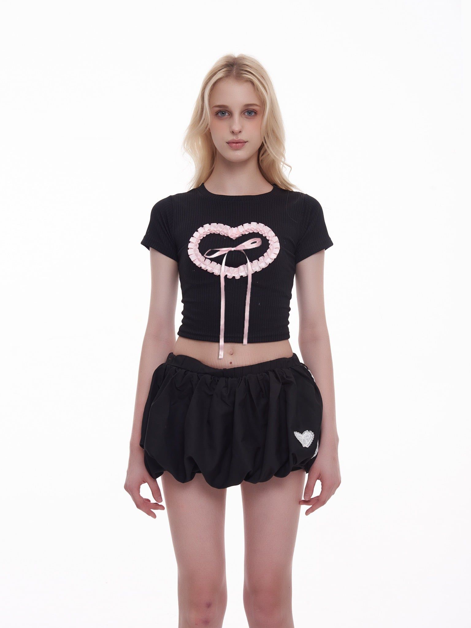  Áo Thun Nữ Form Body Họa Tiết Nơ Ruy Băng Hearty Top MADMIND - Màu Đen 