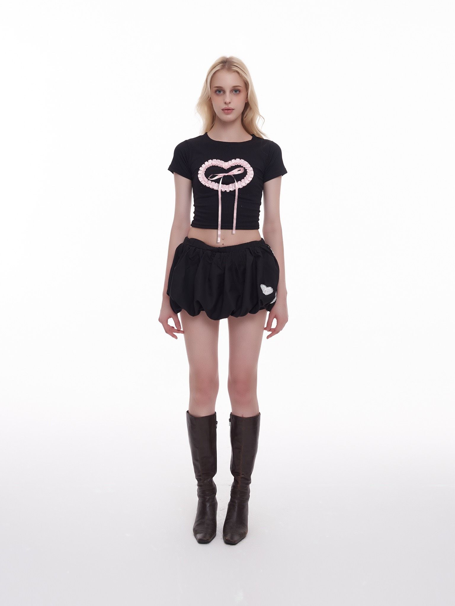  Áo Thun Nữ Form Body Họa Tiết Nơ Ruy Băng Hearty Top MADMIND - Màu Đen 