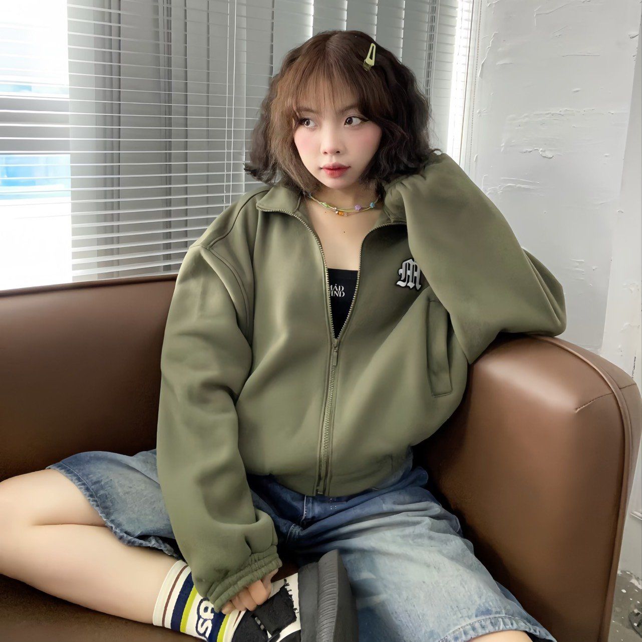  Madmind Áo Khoác Tay Dài Thêu Nổi, Nỉ Bông Terry Zip Up Jacket - Màu Rêu 