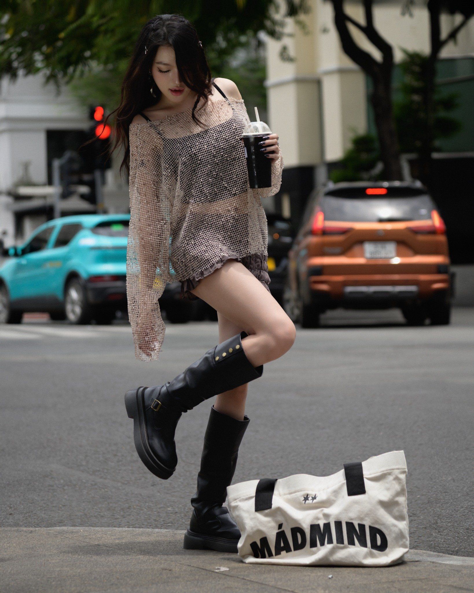  Áo Nữ Lưới Trễ Vai CHIC MADMIND - Màu Nâu 