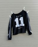  Áo Thun Nữ Lệch Vai Tay Dài Họa Tiết Phối 2 Sọc Ren Fancy Sweater MADMIND - Màu Đen 