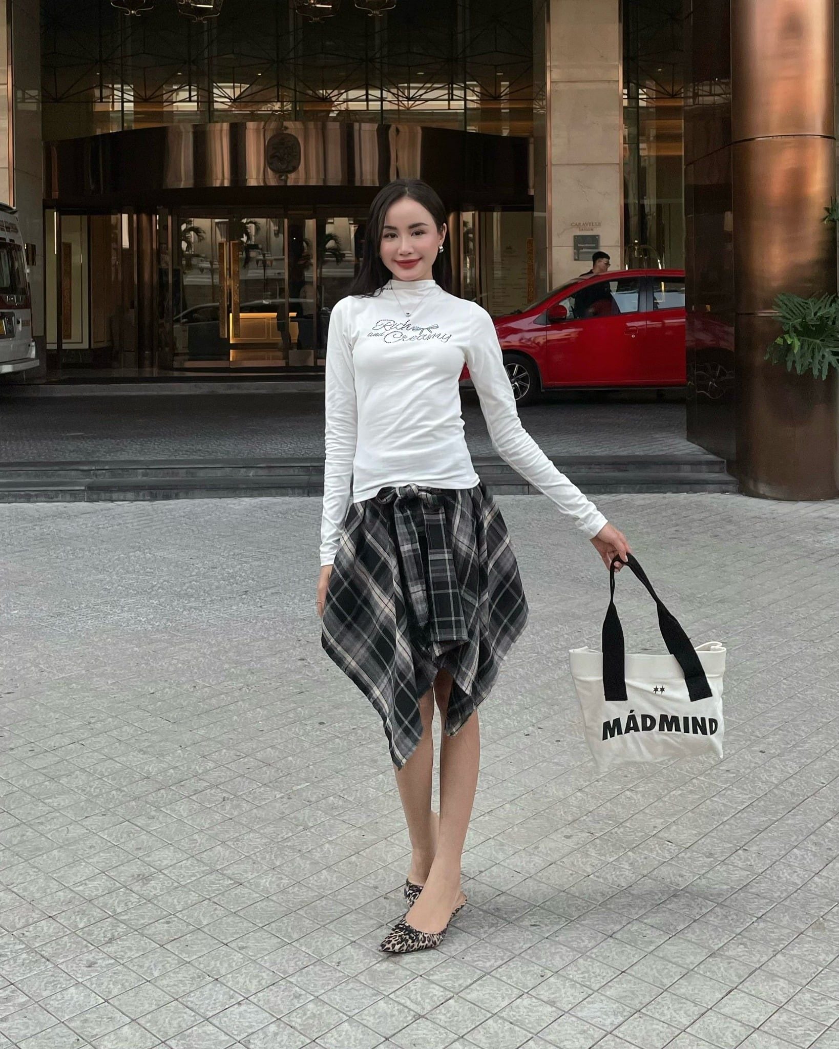  Áo Nữ Thiết Kế Vani MADMIND - Màu Trắng 