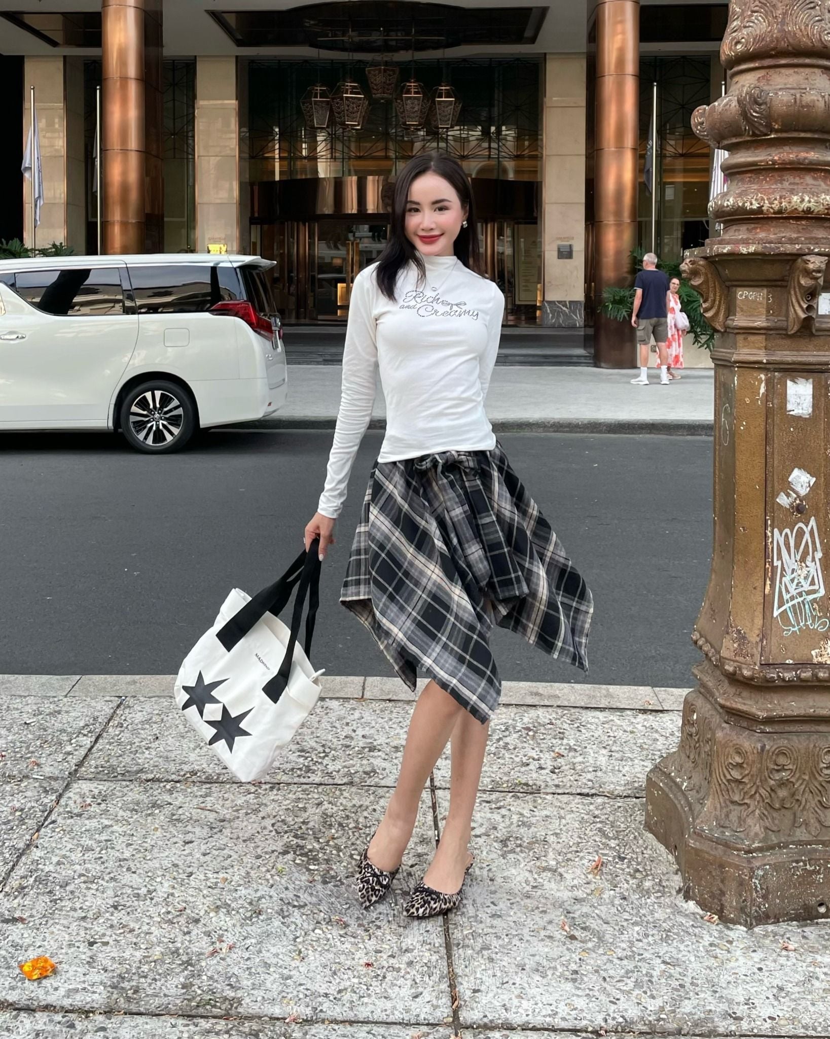  Áo Nữ Thiết Kế Vani MADMIND - Màu Trắng 