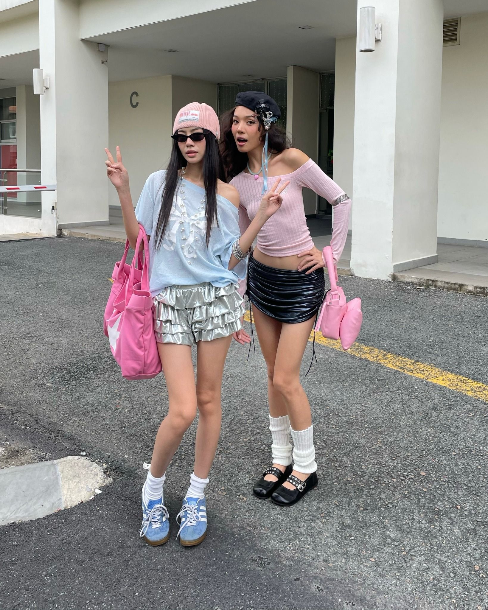  Chân Váy Nữ Ngắn Crystal Skirt MADMIND - Màu Đen 