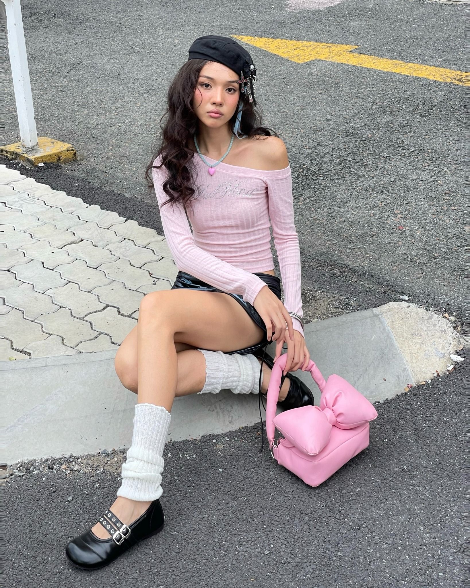  Áo Thun Len Nữ Trễ Vai Ôm Body Tay Dài Họa Tiết Đính Đá Twinkle Top MADMIND - Áo Lệch Vai Màu Hồng 