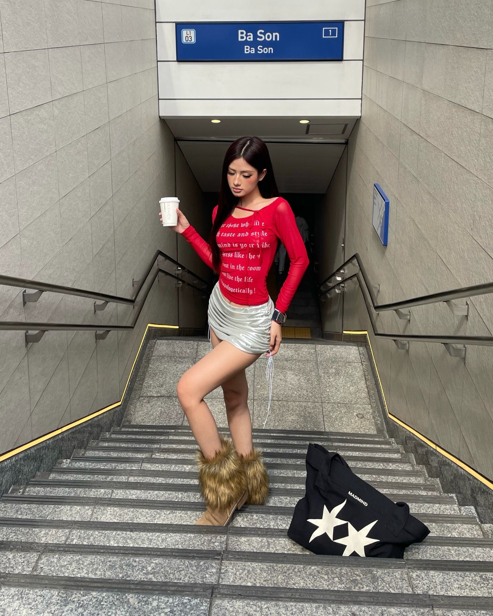  Chân Váy Nữ Ngắn Crystal Skirt MADMIND - Màu Bạc 