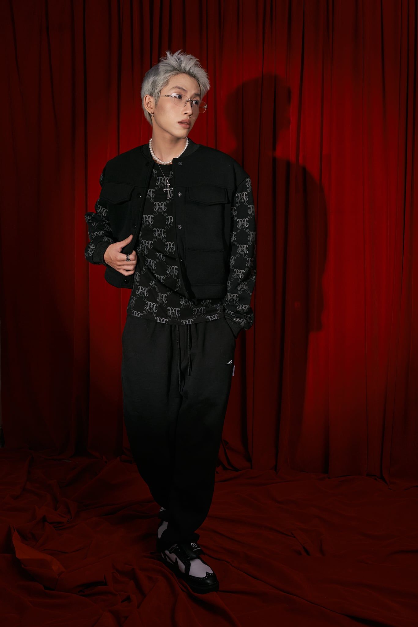  Áo Khoác Bomber Cozy Monogram Tay Dài Madmind - Đen 