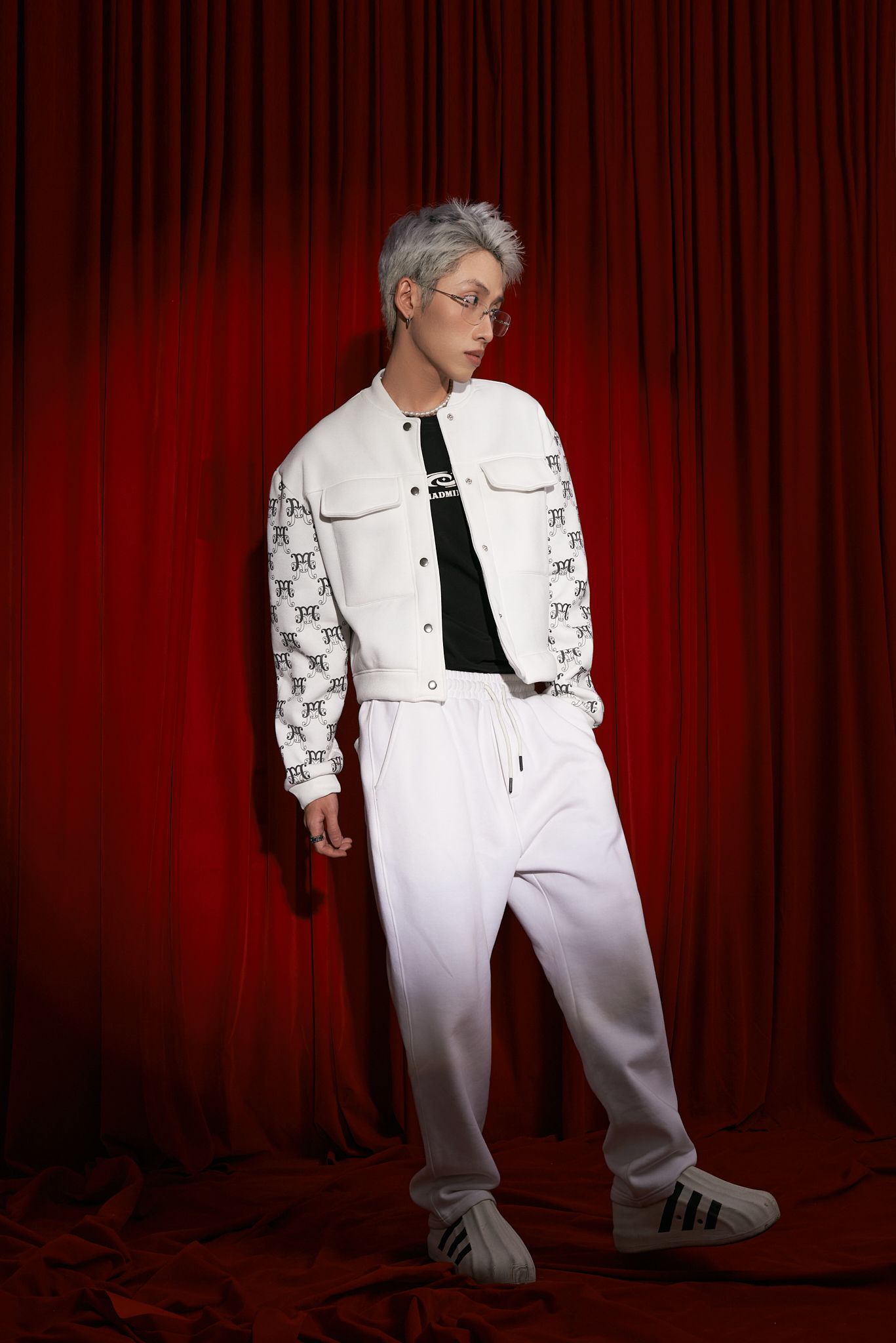  Áo Khoác Bomber Cozy Monogram Tay Dài Madmind - Trắng 