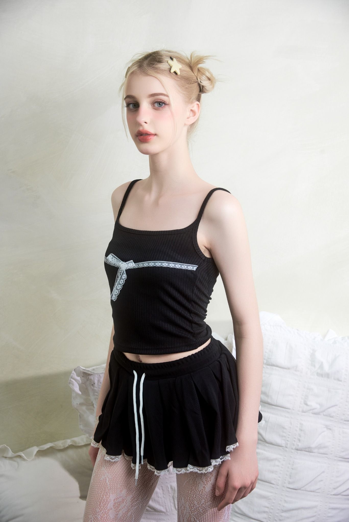  Áo Hai Dây Nữ Đính Nơ Bowie Top MADMIND - Màu Đen 