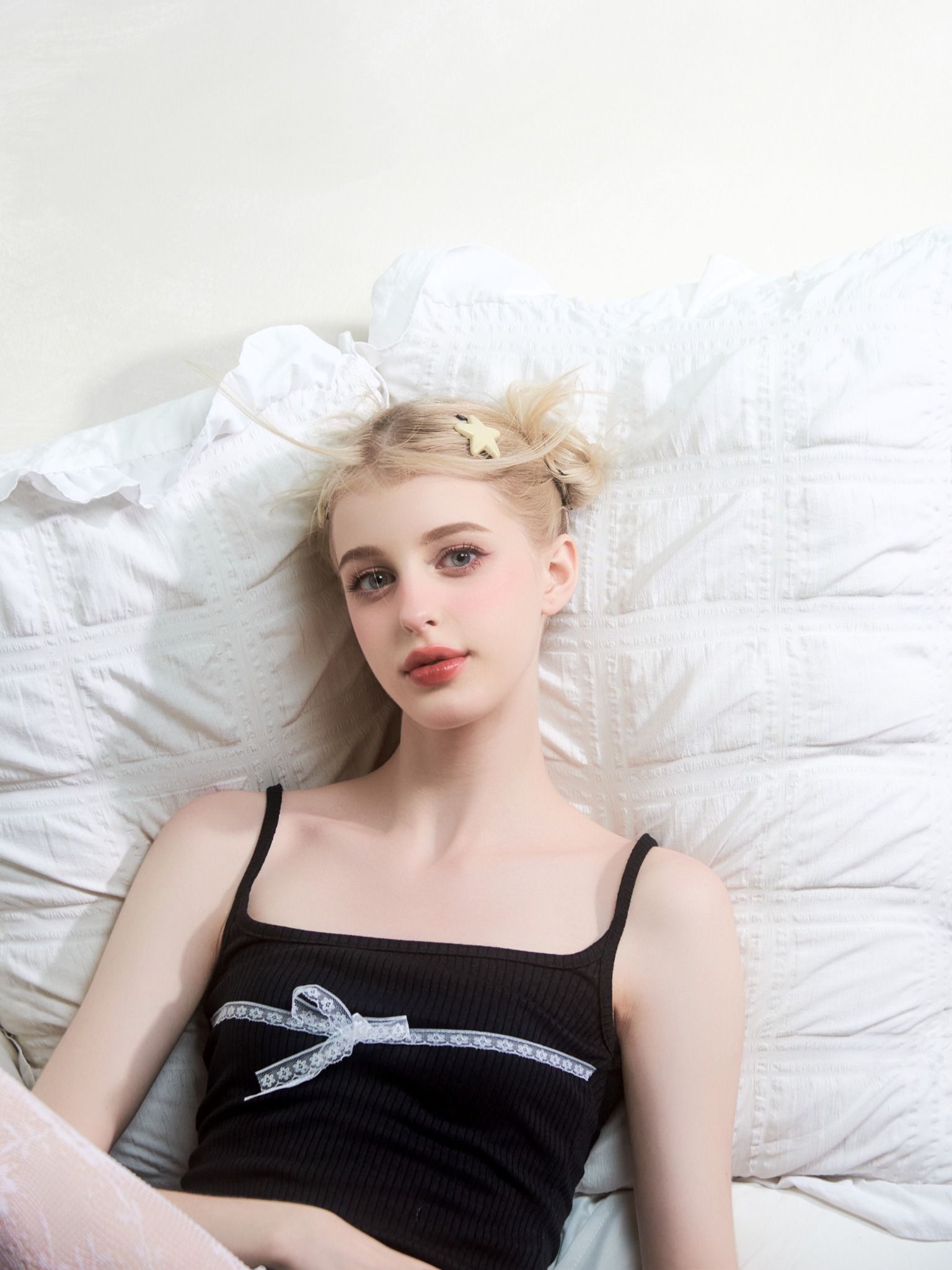  Áo Hai Dây Nữ Đính Nơ Bowie Top MADMIND - Màu Đen 