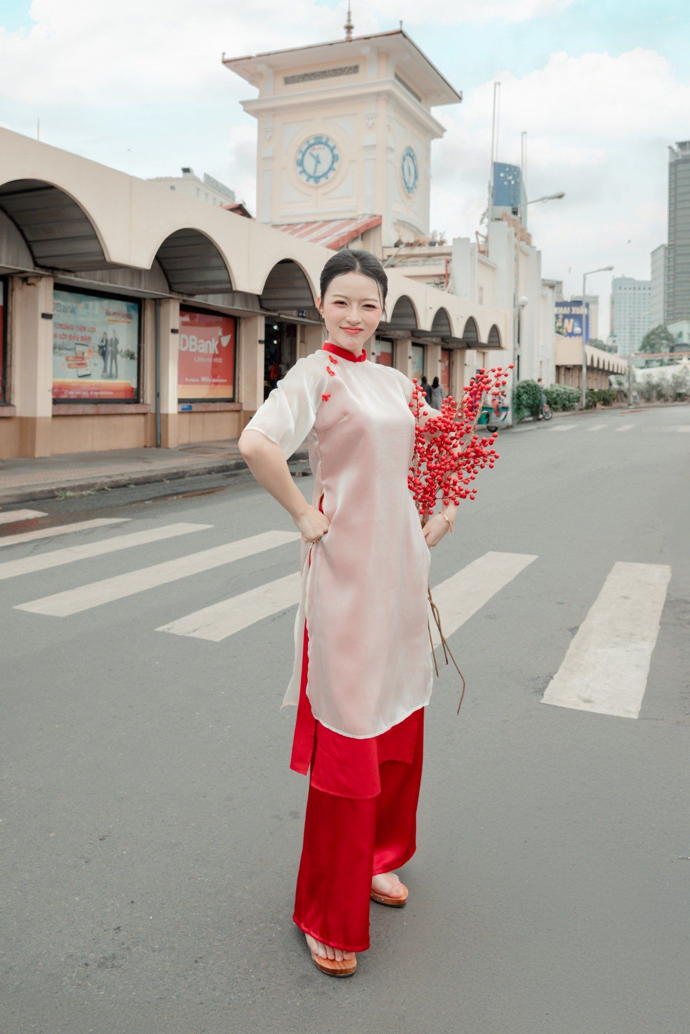  Áo Dài Cách Tân Nữ Yên Hoa MADMIND - Màu Đỏ 