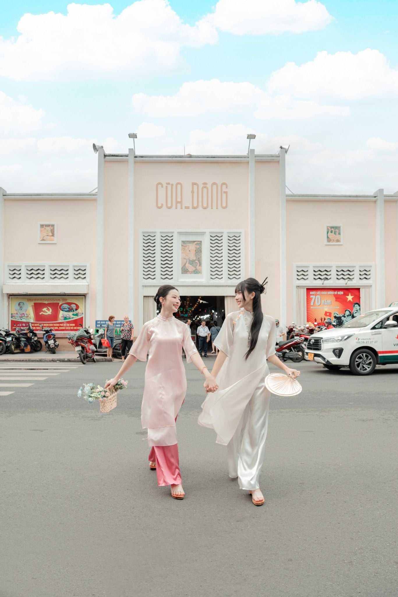  Quần Áo Dài Nữ MADMIND - Màu Trắng 