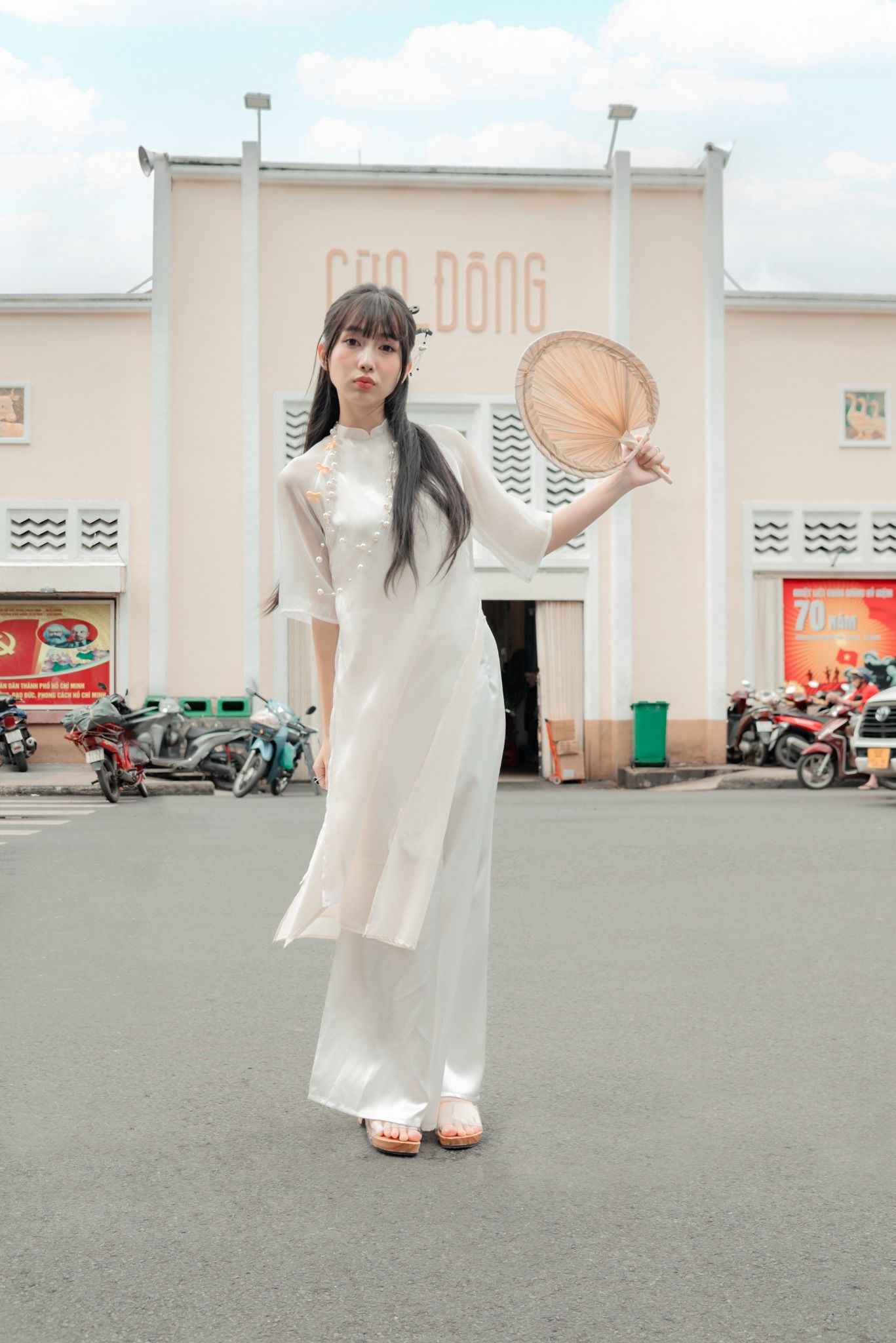  Quần Áo Dài Nữ MADMIND - Màu Trắng 