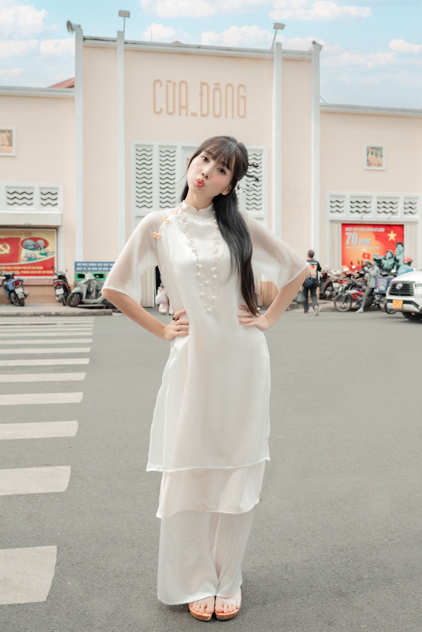  Quần Áo Dài Nữ MADMIND - Màu Trắng 